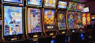 Pemain menikmati pengalaman taruhan sportsbook dan slot online di udoy88 yang mudah diakses